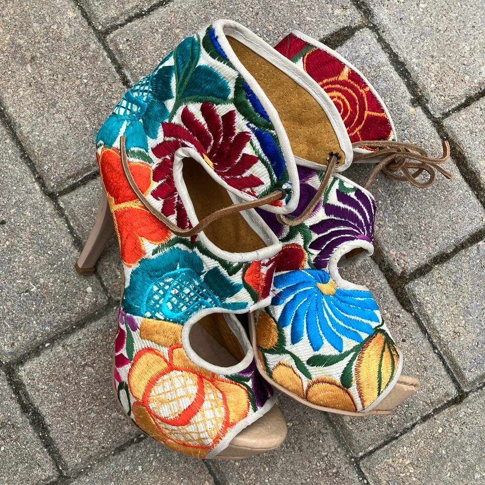 Bordarte Floral Embroidered Women's Heels
